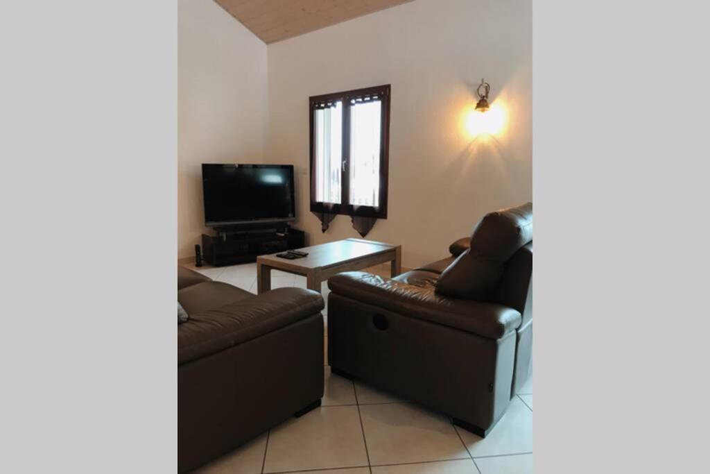Maison Entiere Au Pied Du Plateau Du Retord 2 Chambres Sdb - Vouvray Ochiaz المظهر الخارجي الصورة